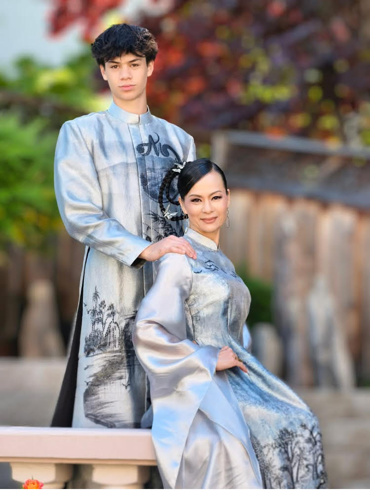 Kim at Ao Dai Festival 7 - Tommy Le Collection